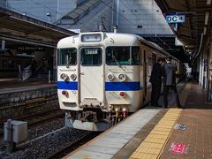 なんか昔の常磐線みたいな電車が来ました。(←元ユーザー)