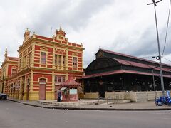 ムニシパウ・アドウフォ・リスボン市場　肉・野菜・魚が揃うマナウス内の市場の一つ　(観光的にはこの辺まででしょうか?)