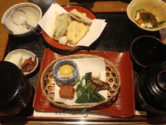 醍醐寺から地下鉄・醍醐駅に戻り、ここから南禅寺へ向かいます。
ここでランチに南禅寺の湯豆腐の定食を。

