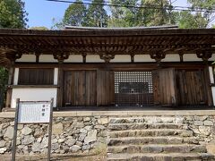 国宝「薬師堂」。この場所には平安時代から何かしらの建物があったらしいです。こんな山奥に驚きです。