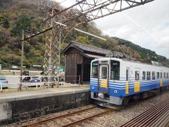 それでは勝山駅を出発。あちらのホーム待合所も昔からの貴重なものだったんですね。じっくりよく見ておけばよかった。