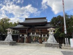 立派な湊川神社。

創建は明治5年（1872年）です。明治天皇により千両という大金が下賜されて作られました。
