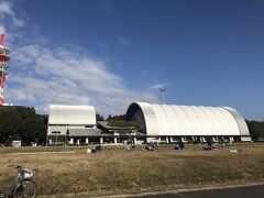 公園内には、所沢航空発祥記念館があります。