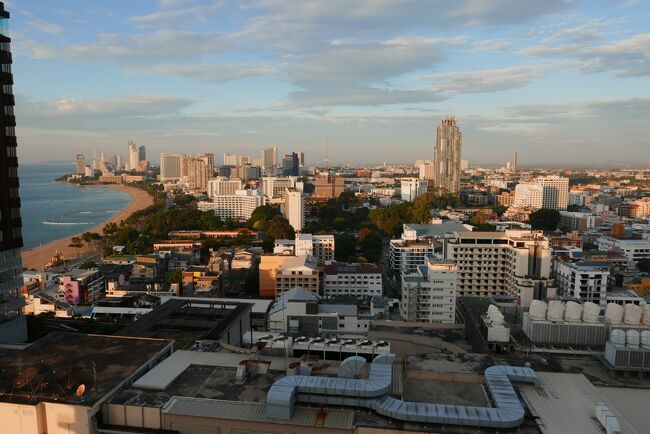 30日　夕方爽やかな夕日を浴びたパタヤ。<br />