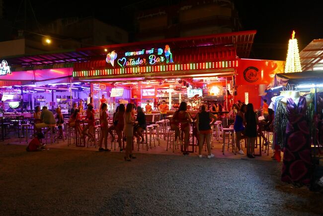 如何なシステム化、分かりませんが待ち受ける女性の多い事多い事。