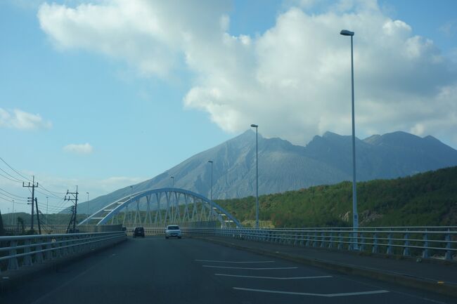桜島に向かいます。<br />牛根大橋を渡って、反時計回りに島をぐるっと回ります。