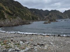 吉田海岸は入り江なのですが磯のような海岸。
閑散としています。