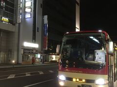 ★23:15

定刻より10分ちょっと遅れて長野駅に到着。