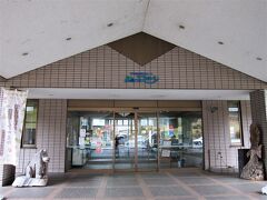 途中、客を拾いながら４５分ほどで「秋田県健康増進交流館センターユフォーレ」に着きました。
山の中の一軒家といった県立のバーデン施設＆宿泊施設です。

＊詳細はクチコミでお願いします