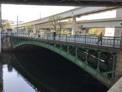 日本橋川に架かる、雉子橋。
大正時代に架けられた鉄橋。