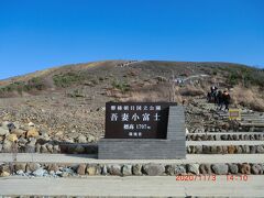 吾妻小富士：約100ｍ位砂利の階段と登り道で歩きにくく、寒くて過酷でした