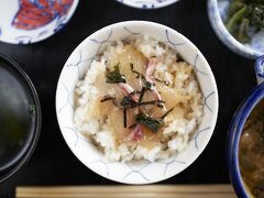 新鮮な鯛の刺身に甘辛い醤油だれと卵を絡めた極上の卵かけごはん "宇和島鯛めし" は、一度食べたら何度も食べたくなるような逸品です！