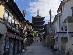 『法観寺（八坂の塔）』が見えます。

右手には・・・