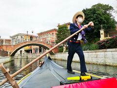 ⑧ヴェネツィアン・ゴンドラ
14:30からのミッキー＆フレンズのハーバーグリーティングがあるので、メディテレーニアンハーバーを利用するアトラクションはしばらく休止。
ゴンドラのスタンバイはベンチが用意されていて、座って再開時間まで待つことに。

14:45ころゴンドラに乗り、メディテレーニアンハーバーへ。