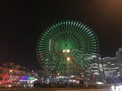 外はすっかり夕方！11月は17時半すぎるとすでにまっくらですね。。寂しい。けど、みなとみらいの夜景はやっぱりきれい！コスモワールドの遊園地からも楽しそうな声がめっちゃ聞こえる～