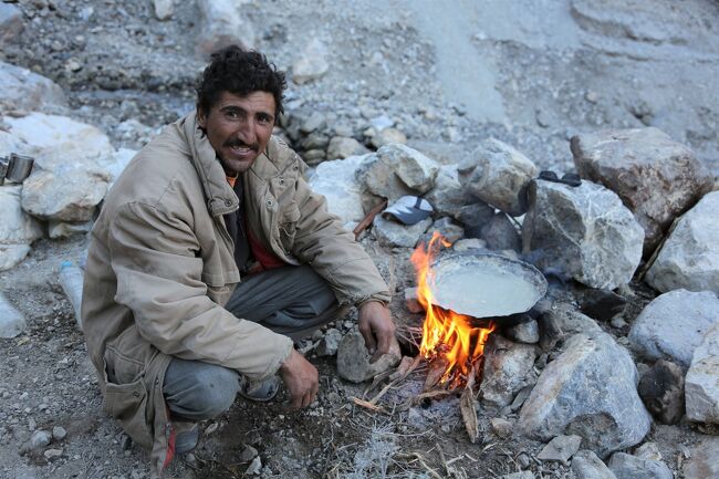 朝ご飯作ってる。