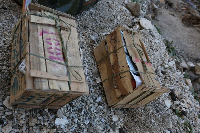 食材を入れた箱・・・プラスティックのコンテナ等は貴重品。