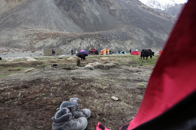 キャンプではサンダルで過ごす。