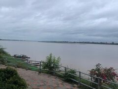 メコン川沿いのレストランへ