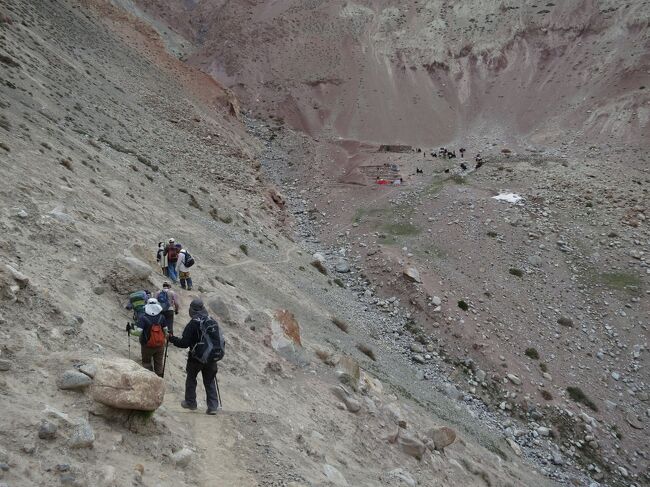 キャンプが見えた。