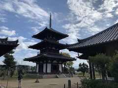 法起寺は法隆寺とともに世界文化遺産に登録されていて、この三重塔は国宝で日本最古だそうです。
