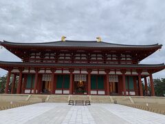 中金堂は興福寺伽藍の中心になる最も重要な建物です。
この日は「厨子入り木造吉祥天倚像」が特別開帳されていました。