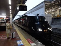 　博多駅に到着して数分後、門司港駅でお別れしたはずの「３６ぷらす３」に再会しました。定期列車とはいえ、運行は週に１回なので、他の列車に道を譲りながらの鈍足特急ではあります。