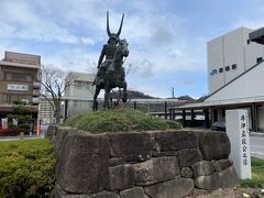 駅前に着くと

井伊直政の銅像がありました

この後は、JRで安土駅へ