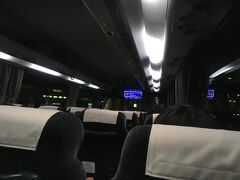 そんなことをしているうちに乗車時間が近づきます。19:10発の松江行き高速バスに乗りました。