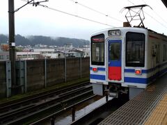 ほくほく線。可愛い名前で親しみを感じます。
雨空ですが、今日もいい日になる予感がします。