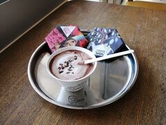 ・ホットチョコレート　500円
チョコレートも購入。左のチョコはベトナムで800円、右はハイチで750円でした。