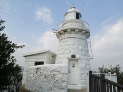 13:04
「因島大浜灯台」
思ったより階段を降りました。戻るときの上りの階段が結構きつくて体力を消耗しました