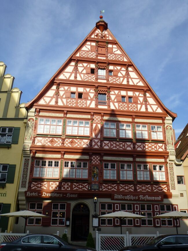 ドイツ2012年・麗しの5月:ディンケルスビュールの旧市街は魅力、町一番のドイチェスハウスが好みだ。