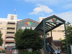 横浜ワールドポーターズの１階にハワイアンタウンがあります。