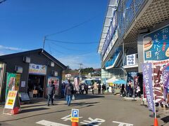 松島駅から歩いて「松島さかな市場」にやって来ました。