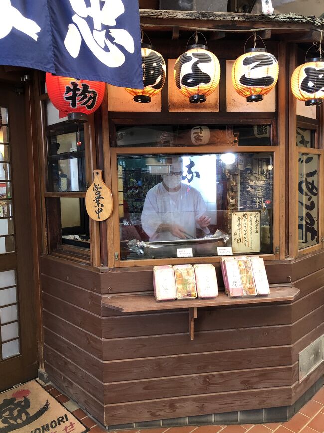 店先で穴子を焼いてます<br />いい香り～