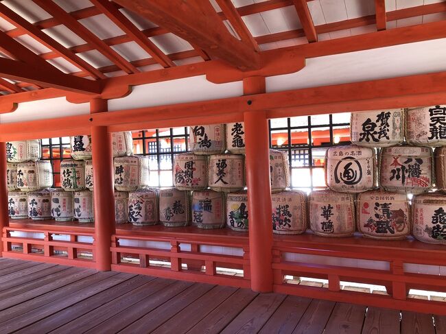 お供えでしょうか？<br />沢山の酒樽がいい雰囲気を醸し出してました