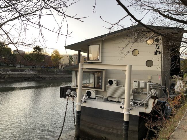 広島に来たら、まずは牡蠣でしょ<br />って事で、ネットで適当に検索したら<br />よいお店に出会えました。<br />『かき船かなわ』さん