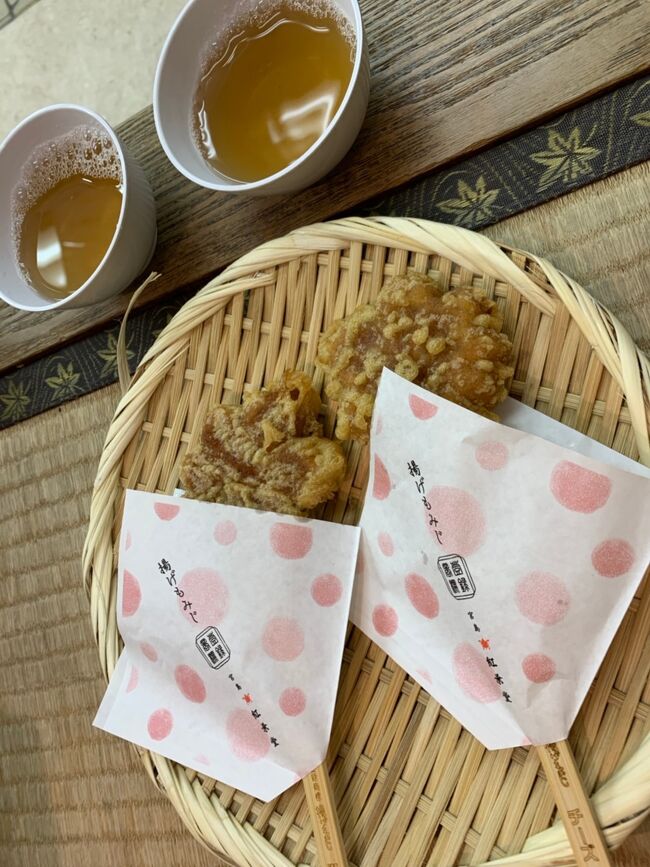 揚げ紅葉まんじゅう<br />私は瀬戸内レモンクリーム<br />娘はチーズ<br />揚げたて本当に美味しかった♡<br />これ食べずして宮島は去れないわ(*^^*)