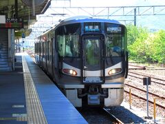 海南駅からはJRきのくに線で御坊へ、御坊から田辺行に乗り換えて１駅で道成寺駅です。