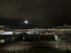 今日は熱海の手前の三島で1泊します。
富士山を見たくて❣️
宿はドーミーイン三島。
狭いけど部屋から新幹線が見えて子供が大喜び❣️