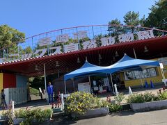 フェニックス自然動物園へ。
乳母車を借りて出発。
浜堤を越えていくので、登りがきつい笑