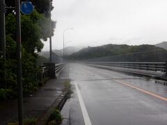 高知県境近くの宍喰川をかかる橋を渡ります。