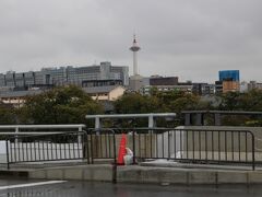 前日まではイイお天気だったのに、朝から雨が降っています・・