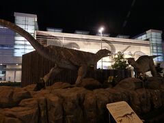 観光をはしょってきたので時間たっぷり。
翌日にと思っていた福井駅の恐竜広場に行ってみます。
３体の実物大モニュメントは、ガオガオと鳴き声をあげて動きます。

https://www.pref.fukui.lg.jp/doc/brandeigyou/plaza.html
