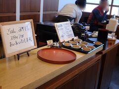 朝食はホテル内の桜ばしで。

福井名物ソースカツや麩の辛子和えなどなど
