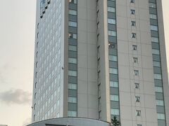 富山での定宿、ＡＮＡクラウンプラザホテル富山 にチェックイン。
車は道路挟んで向かいの富山国際会議場駐車場(地下)に止める。
ホテルとは地下道で通じています。