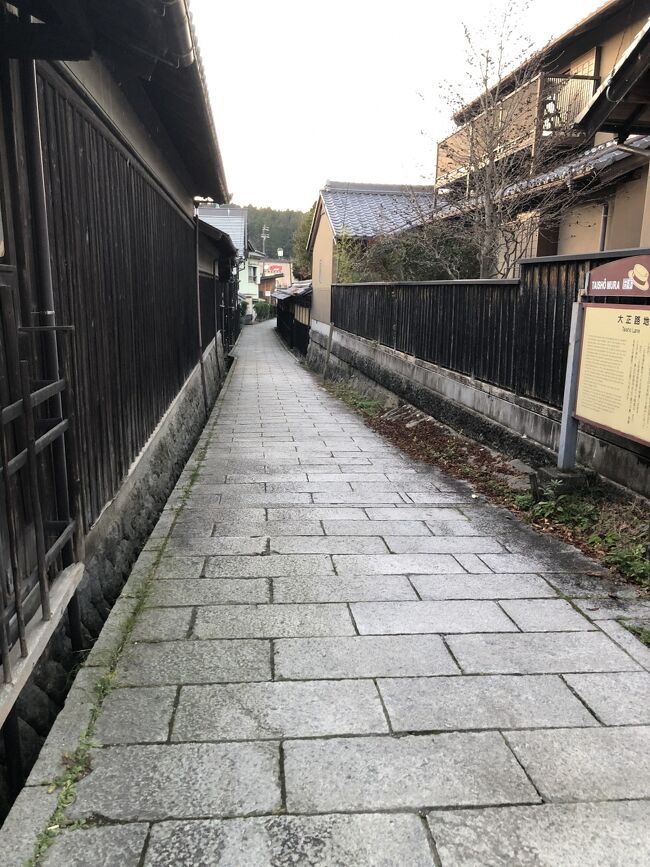 三宅家から大正路地へ。