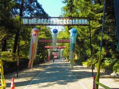 大崎八幡神社参道には七夕飾りのくす玉が吊り下げられていました。
この後、神社に参拝しました。
るーぷる仙台で仙台駅に戻り、旅を終了しました。