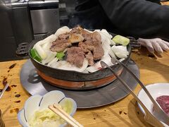 もちろん楽しんだのはジンギスカン！
北海道は初めてではありませんが、なぜか食生活はいつも縛りがあるような行動だったので、今回はチャンス！とばかりに飛びつきました。